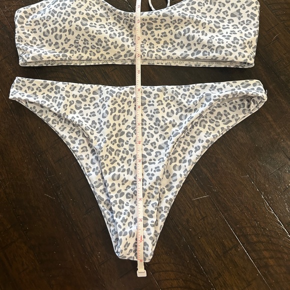 Gray & white Cheetah printed 2 piece matching bikini swimsuit w cheeky bottoms - Picture 5 of 11